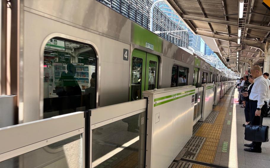 platform of a Yamanote Line station